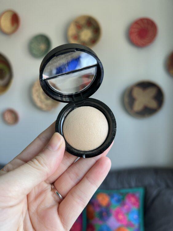 Laura Geller Baked Natural Glow Highlighter in French Vanilla