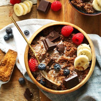 Dark Chocolate Quinoa Breakfast Bowl