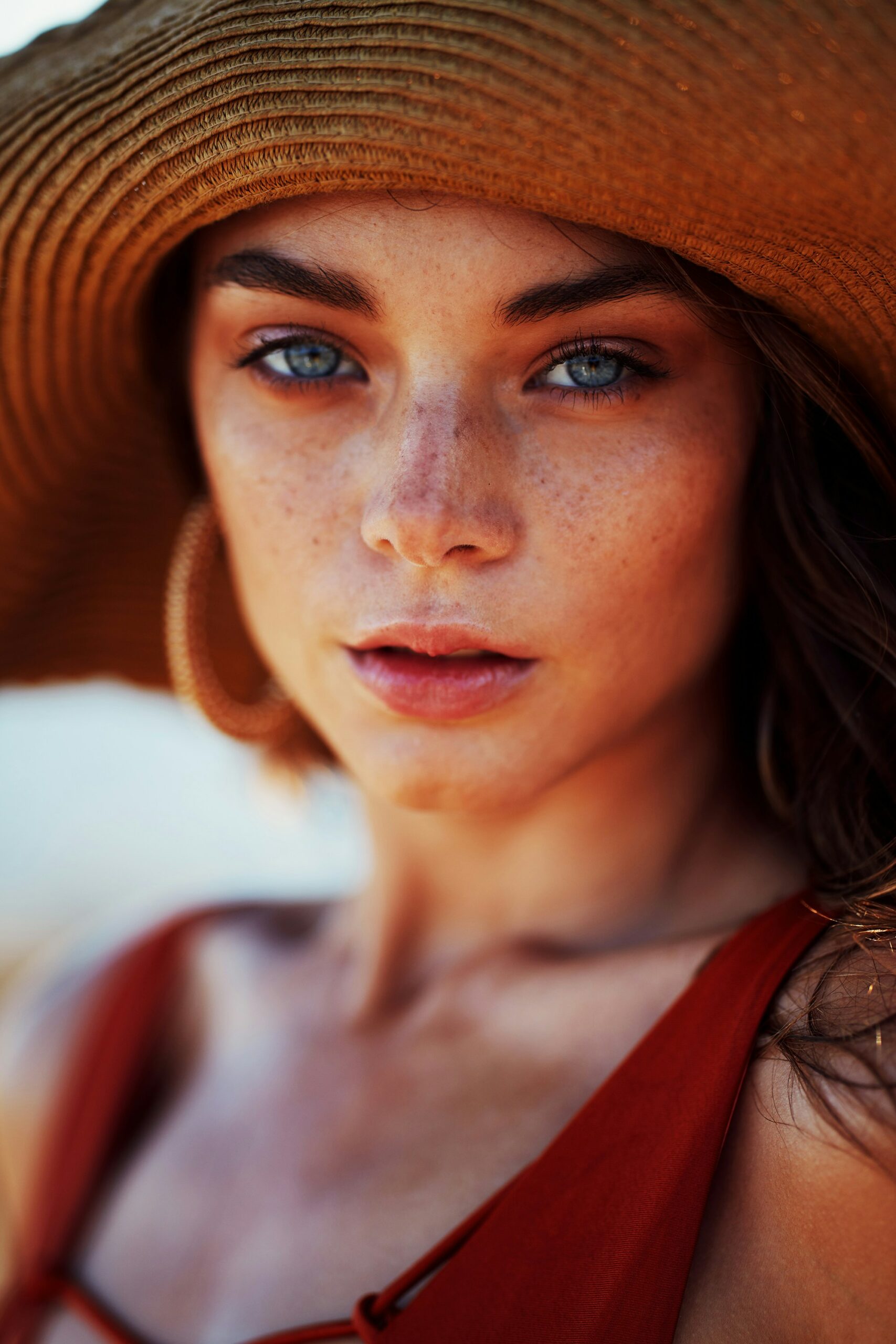 How to Reapply Sunscreen Over Makeup